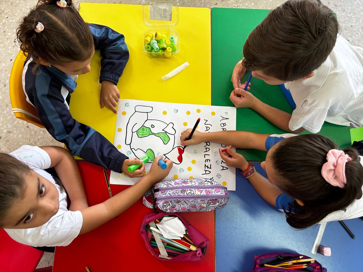 Hoy hemos abrazado nuestro entorno y nos comprometemos a cuidarlo #Abraza🫂 #CuidamamosNuestroEntorno #Compromiso