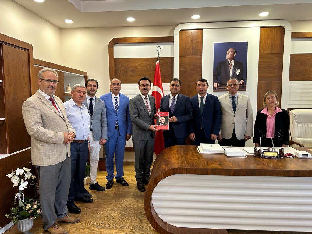 pasalibesli's tweet photo. İlçe Millî Eğitim Müdürümüz Sayın Murat Gözüdok ve Şube Müdürü arkadaşlarımız ile birlikte İstanbul İl Millî Eğitim Müdürü olarak göreve başlayan Sayın Murat Mücahit YENTÜR’ü ziyaret ettik.
Sayın müdürümüze misafirperverlikleri için teşekkür ederiz 
@MucahitYentur
@muratgozudok1 https://t.co/yfA2LSs3NT