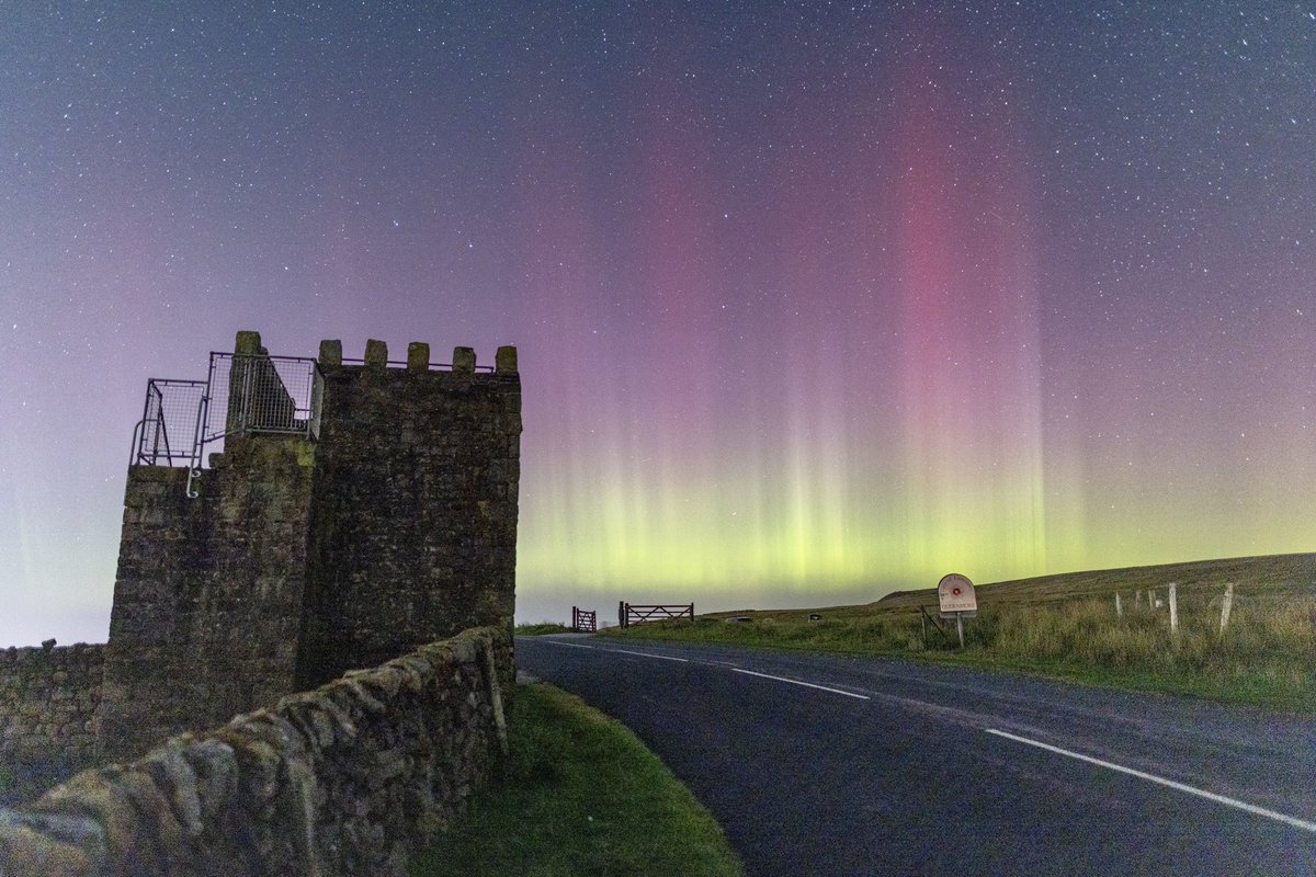 SP00NS's tweet image. 🤩 Amazing display of #aurora in the Forest of #Bowland in #Lancashire last night. The Northern Lights put on a real show! 😍