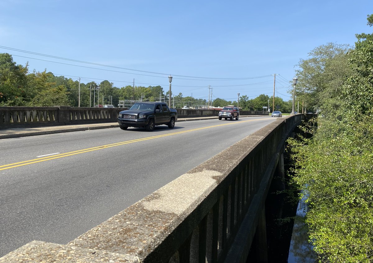 NCDOT_Fayville's tweet image. 🚨 Heads-up 🚨 in #Lumberton:
Our contractor will start on 9/21 closing the W. 2nd St. bridge, so that it can be replaced with a modern, wider structure. 
Details &amp;amp; detour ▶️ bit.ly/3LiS8qX