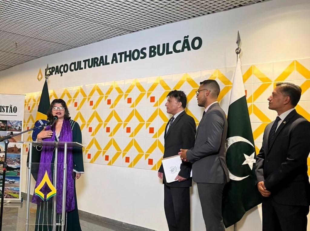 PakinBrazil's tweet photo. The launch ceremony of the book titled "A TEXPO in Karachi, the City of Lights" by Claudia Godoy, a journalist, was organized by the Embassy of Pakistan Brasilia at Legislative Chamber of the Federal District, Brasilia on 12 September 2023.  
@ForeignOfficePk https://t.co/2ZocsJx5xd