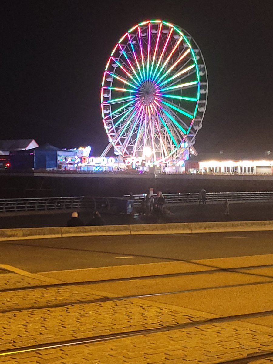 debc212's tweet photo. Fabulous family drive down the illuminations, I don't care what anyone says about Blackpool they still put on a hell of a light show. #blackpoolilluminations #familytime https://t.co/uywDcAkjhz