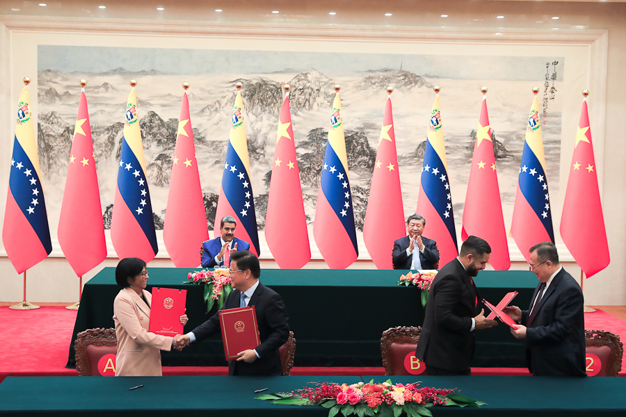 #NotiMippCI 📰🗞| China y Venezuela suscriben 31 nuevos acuerdos en el inicio de su asociación estratégica a toda prueba. Lea más ⏩ acortar.link/q0Afjx
#XiJinpingYMaduro
#APruebaDeTodo