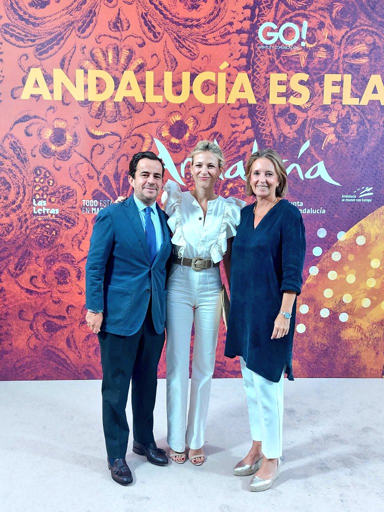 Cayehdelariva's tweet photo. Magnífico desfile con motivo de #MercedesFashionWeek, "#Andalucía es #flamenca".

¡Felicidades a todos los organizadores!

@DelJuntaMadrid
@titastolfi
@AndaluciaJunta
@M_C_D_Moda
@MADRID
@engra9
@Almudena_Maillo
@oscarromeraj https://t.co/cNDBKAx6ZP