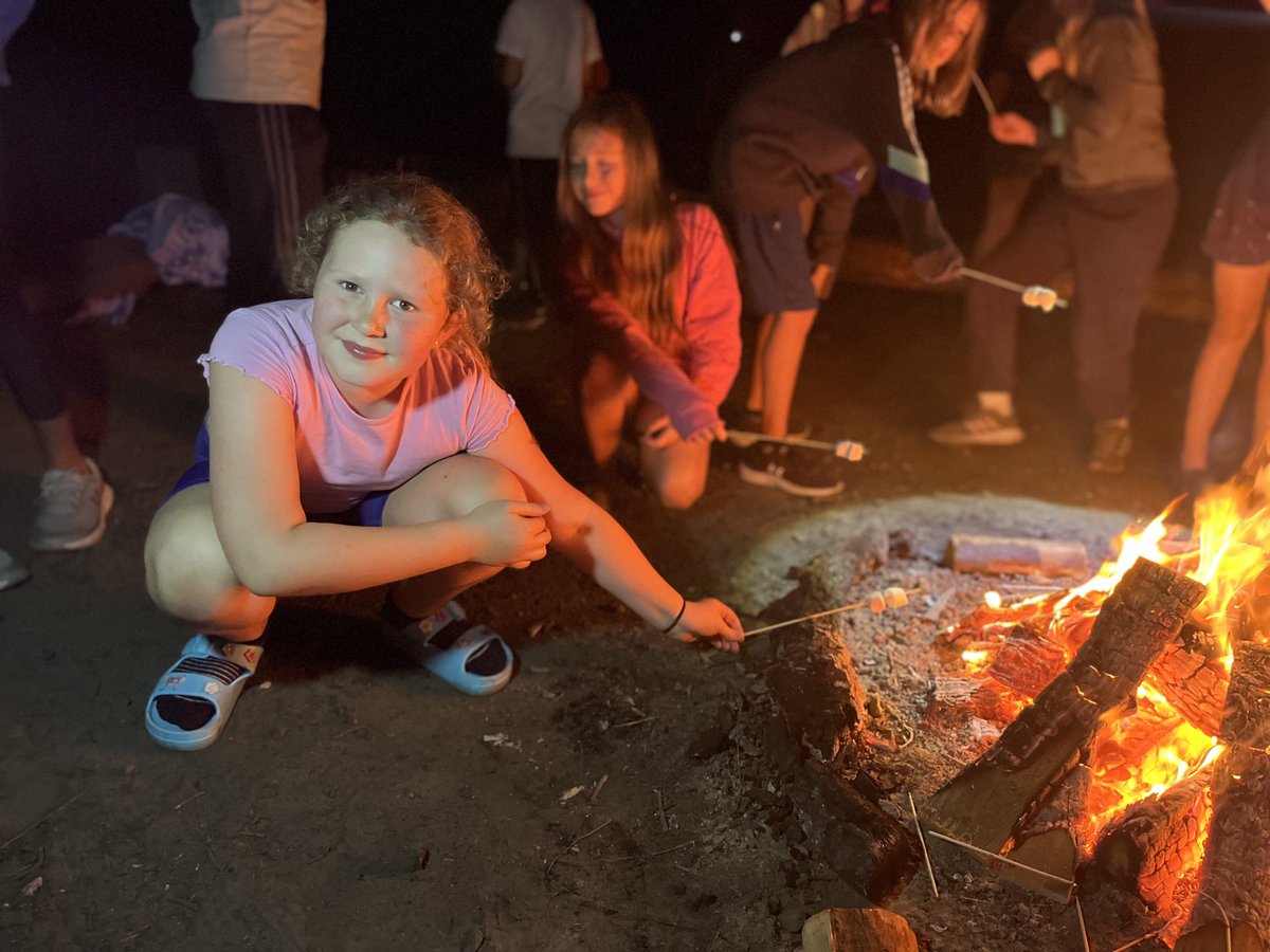 radnortrip's tweet photo. What a day of fun! 😃

Climbing, leap of faith, making buggies, to name just a few! 

All finished off with brownies &amp; marshmallows around a campfire🔥

Now to bed, to do it all again tomorrow!

⁦@RadnorHouseTW⁩ #perseverance #bonding #year7 #makingmemories https://t.co/N7aAIis8x4