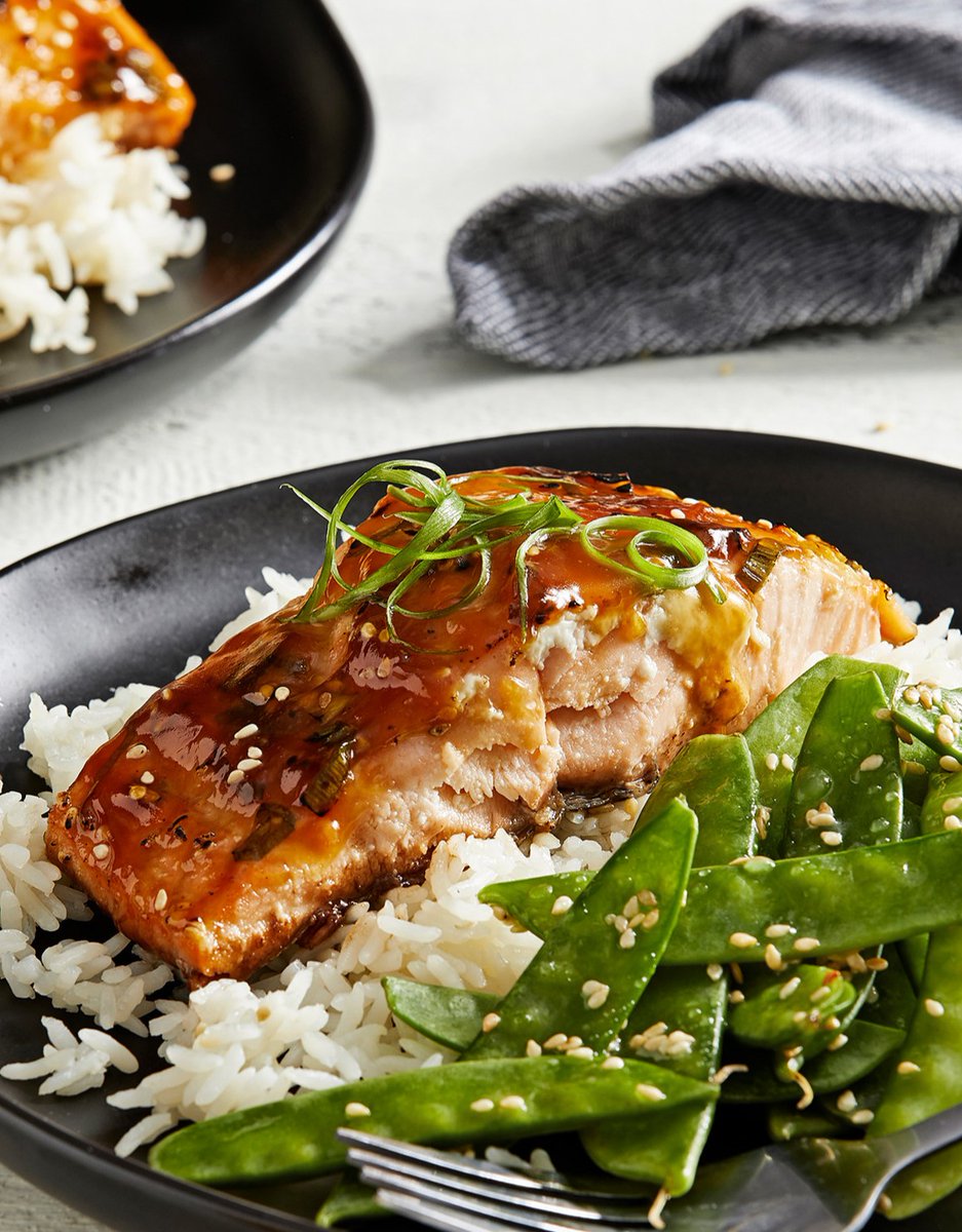 Save this sweet and savory hot honey glazed salmon recipe for nights when you want a quick, 30-minute meal! 

Get the recipe: ow.ly/vg6350PKNH7