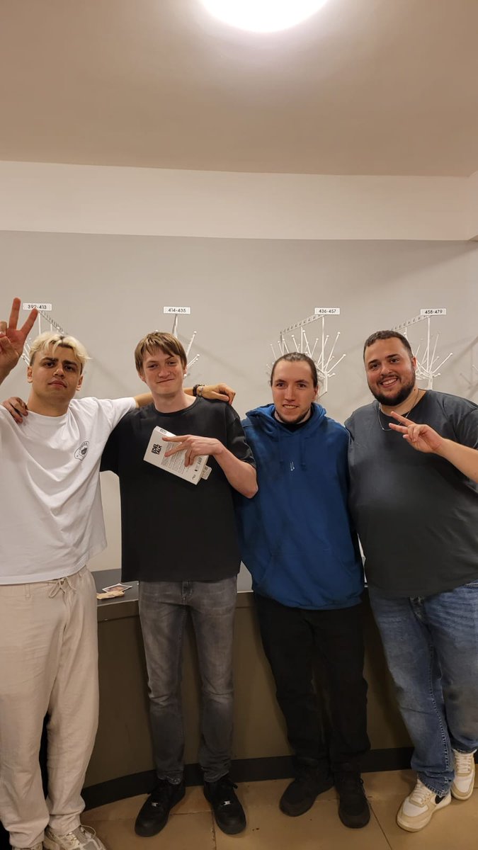 BurnyDL's tweet photo. @Papaplatte @Reeze Ich hab' den Abend so genossen, danke vielmals, leider keine Unterschrift auf dem Shirt, aber naja. Hatte seit langer Zeit mal wieder einen extrem nicen Abend 🤌🏻 https://t.co/BBM7er1OBq