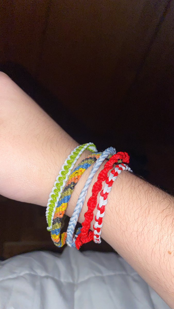 justiiceli's tweet photo. @carpesanoo te hice una pulsera https://t.co/JDJqnOYrLP