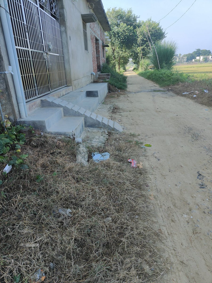 PWD ka संपर्क मार्ग जो भटनी थाना एवं भटनी CHC को  जोड़ता है, खुलेआम रोड को encrouch किया गया ह ग्राम जिगना दीक्षित के मंतोष शर्मा द्वारा सड़क में ही सीढी बनाया गया &amp; खुले सड़क पर पानी की निकासी भी की गई है कृपया प्रशासन संज्ञान ले <a href="/dmdeoria/">DM Deoria</a> <a href="/CdoDeoria/">CDO DEORIA</a> <a href="/uppwdofficial/">Public Works Department, Uttar Pradesh</a> <a href="/CMOfficeUP/">CM Office, GoUP</a>