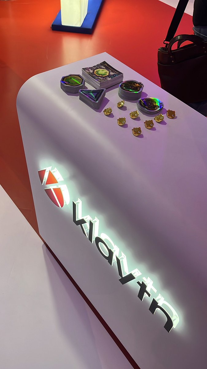 KaiaChain's tweet photo. 👀 Catch @DeFiKingdoms at our booth too! 

#Token2049Singapore https://t.co/qI6ueehUOO