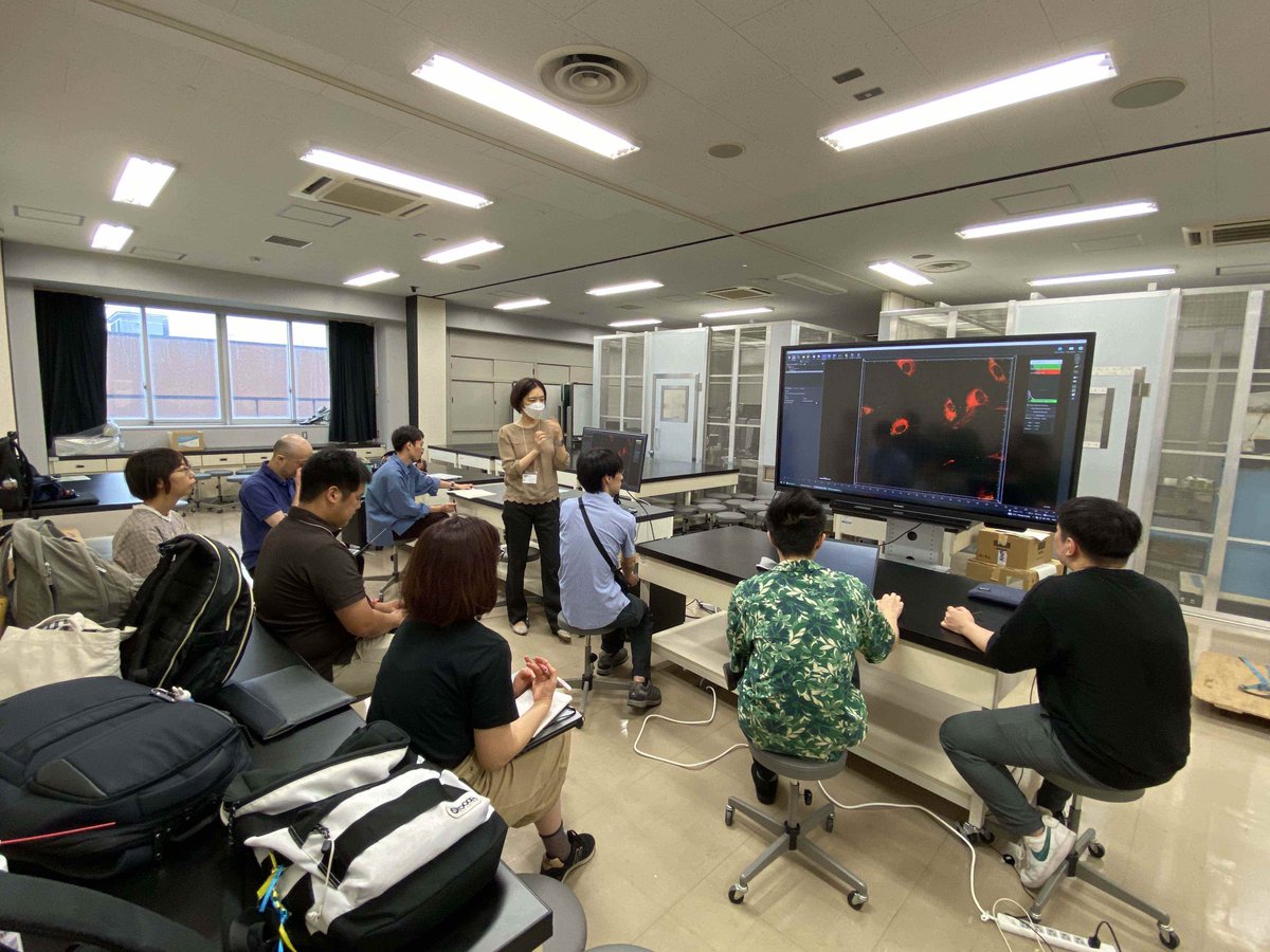 ４日目の午前は、各企業による有償ソフトウエアのハンズオンセミナー。
(1) NIS-Elements（ニコンさん）
(2) CellSens（エビデントさん）
(3) Imaris（オックスフォードインスツルメンツさん）