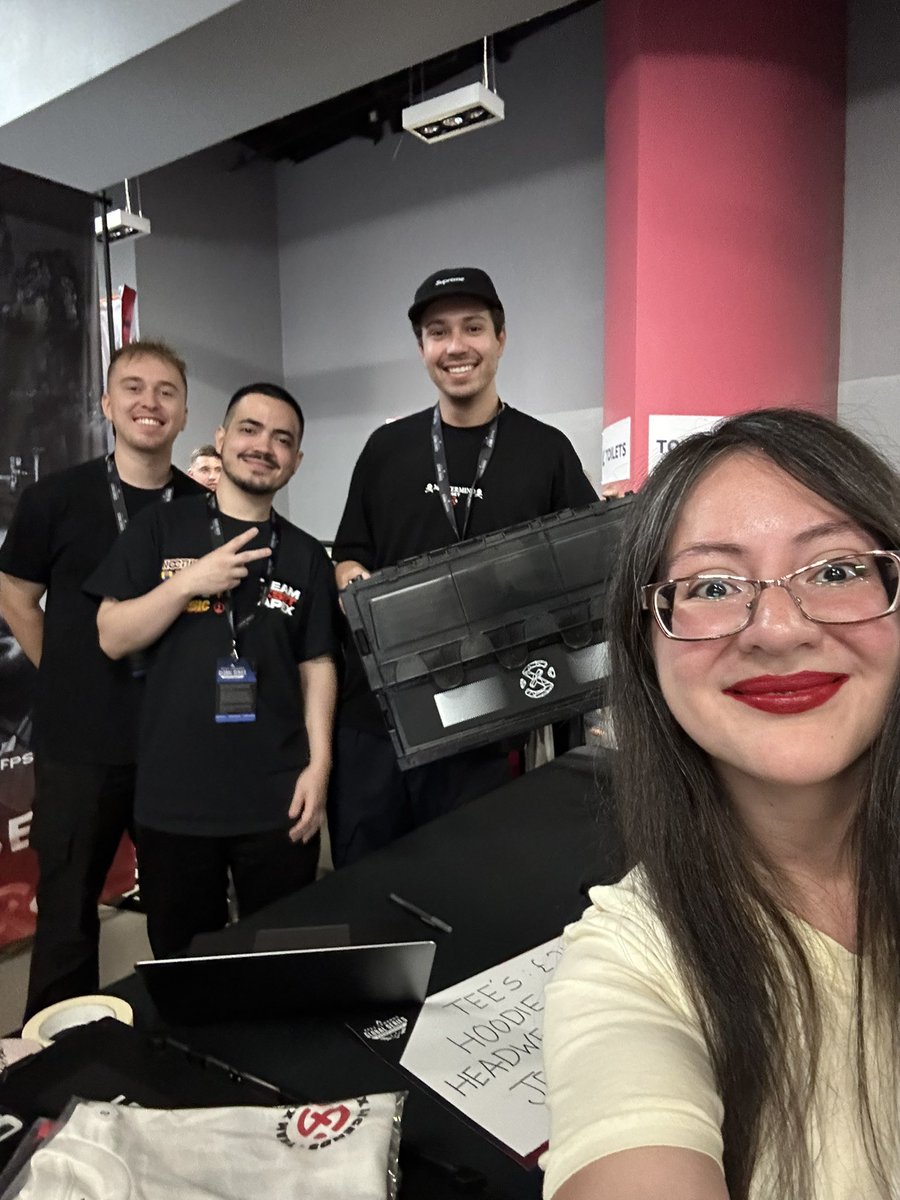 LacrimosaMelody's tweet image. One of the coolest things I got while at ALGS was a box from @XSET that juuuuust fit in my luggage 😂 thank you again for it! And I&apos;m so proud of Team XSET Apex and can&apos;t wait to see what y&apos;all do in Year 4! ❤️ #ReptheSet ❌