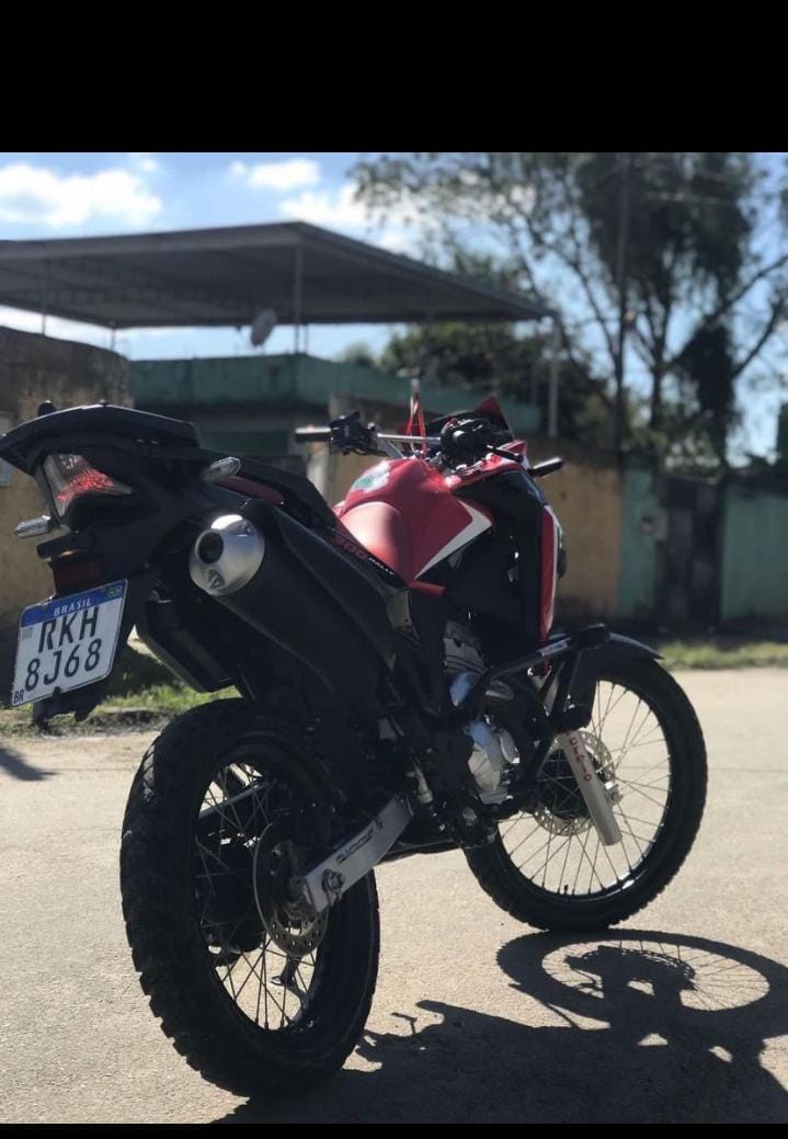 botodo40's tweet photo. Boa noite, então furtaram minha moto hj no recreio no posto 11, quem poder compartilhar pfv, se estiver em algum lugar e tiver que pagar resgate eu pago , já  fui nos pátios daqui do recreio e a moto não está, qualquer coisa entra em contato 21994376591 https://t.co/hKBmgK473j