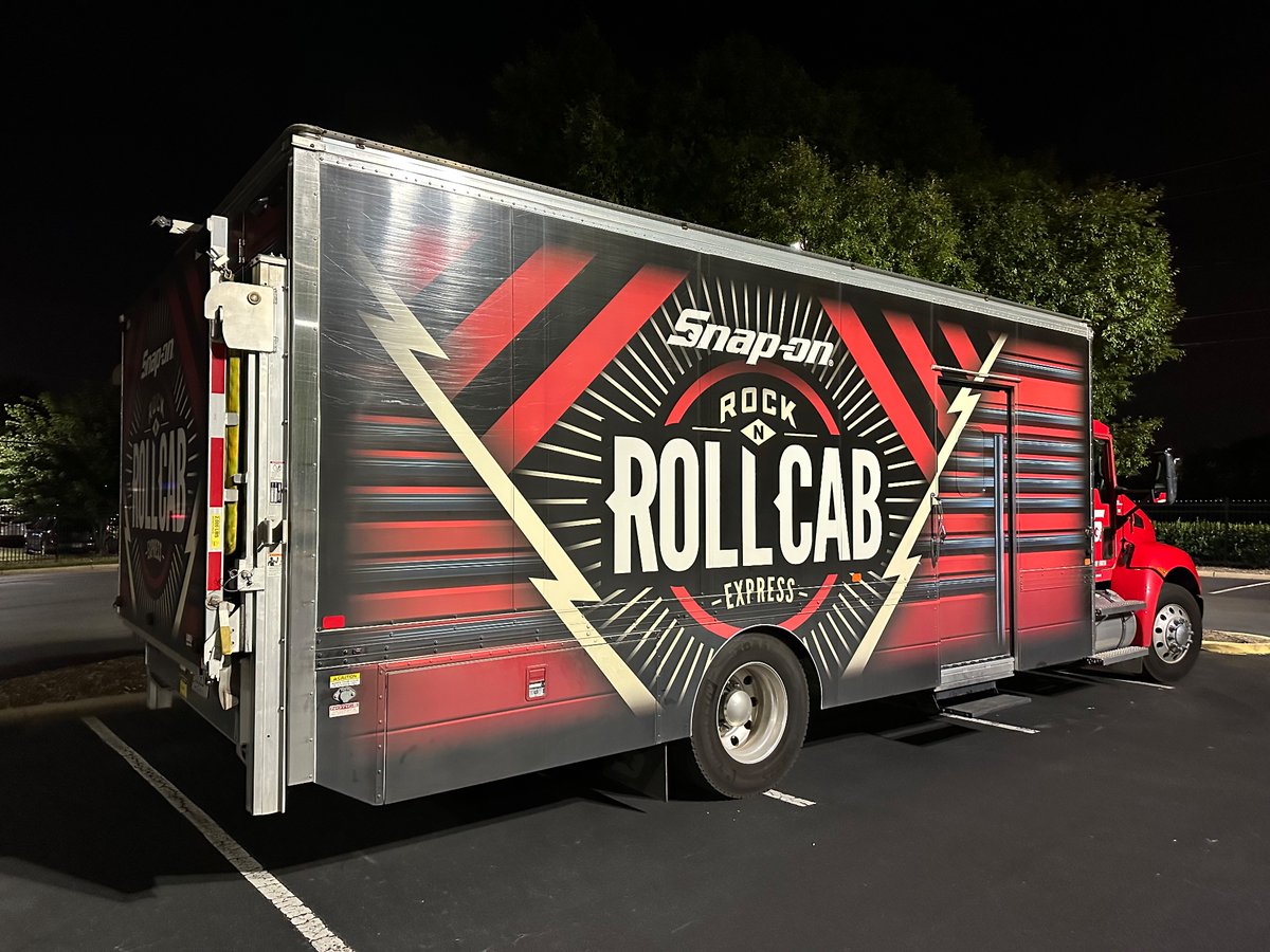xpdrstby's tweet photo. I finally saw the famous @Snapon_Tools truck! Unfortunately the encounter wasn’t during business hours. https://t.co/DjS6oWXFkh
