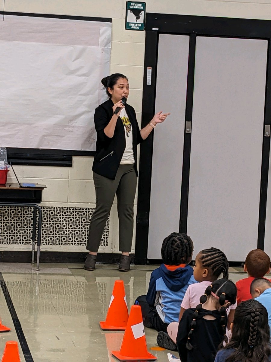 silvercityKCK's tweet photo. Schoolwide Morning Meeting Day ✨ 5th Grade led our "Day-O" greeting. Mr. Rodriguez launched our first fundraiser for the year. Ms. Chavez interviewed unsuspecting teachers. Ms. Chavez read the Morning Message #DayO #PopTabChallenge #MorningMessage #RC #AnchoredEnExcelencia ⚓️ https://t.co/WuOIRZ8lWS