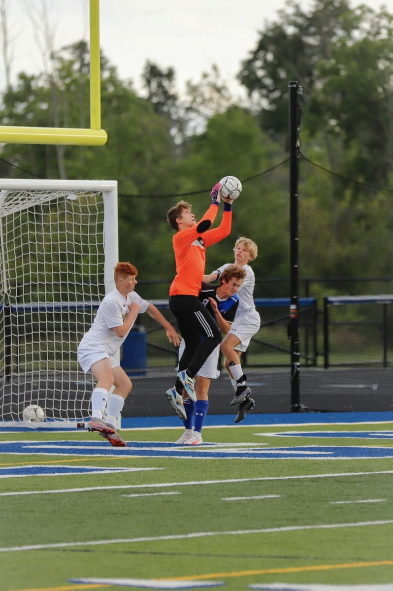 FcFrontier's tweet photo. Nice win tonight at home.
⚽️Stayoch 🍎Bozard
⚽️O’Brien 🍎Bozard
⚽️Cameron 🍎Carriero
⚽️Obed 🍎Kiki
⚽️Carriero 🍎O’Brien
⚽️Obed🍎DiGaudio
⚽️Kiki🍎Obed

DiGaudio, Chambers, Cameron, Tirado &amp; Dreyer anchor D that gives Hohl the shut out. Marsocci king of the hockey assist again. https://t.co/2QDwoaJOTP