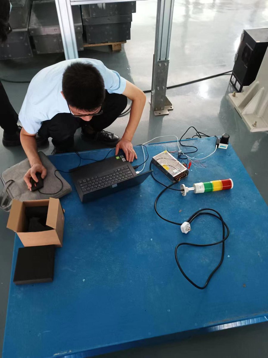Jafoncosmetic's tweet image. Workers visit customer site to install their machine.

Only hard working people is most handsome.

#ESPE #safetylightcurtain #lightcurtainsensor #infraredlightcurtain #Industrialsafetysolution #Industrialautomation #Machinerysafety