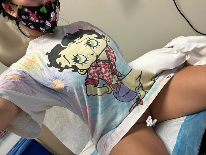Being a lil slut at the doctors today 😇 https://t.co/nFiuVTRCuJ