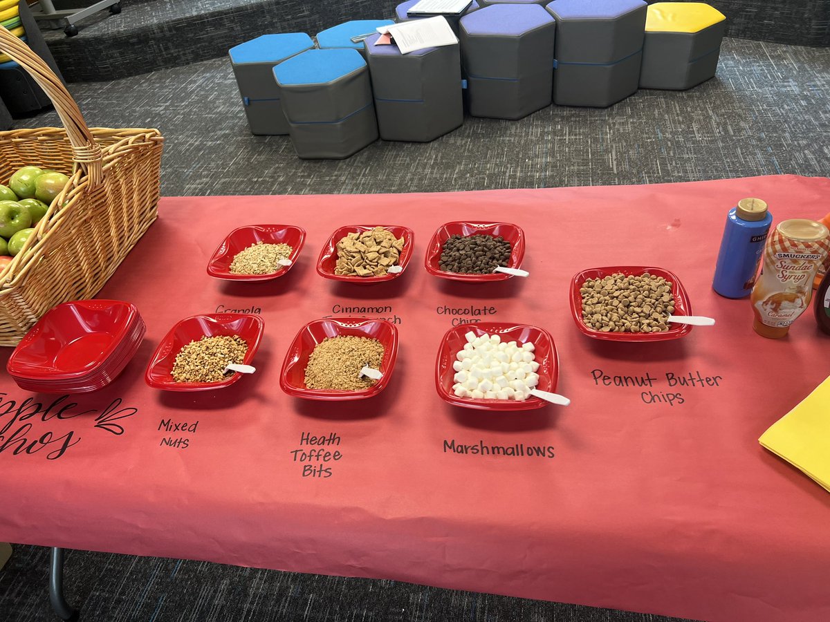 Apple Nachos?? What?!?!!
<a href="/OgleElem/">Ogle Elementary</a> Staff Meeting treat! 🍎 #OgleOhana