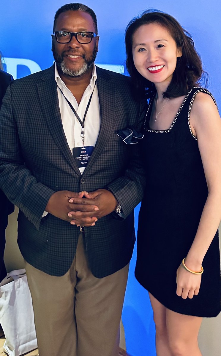 Guess who I saw at our dinner with Vice President Kamala Harris? Wendell F’ing Pierce Absolutely love this amazing man! The Wire was transformative for me ♥️ @WendellPierce