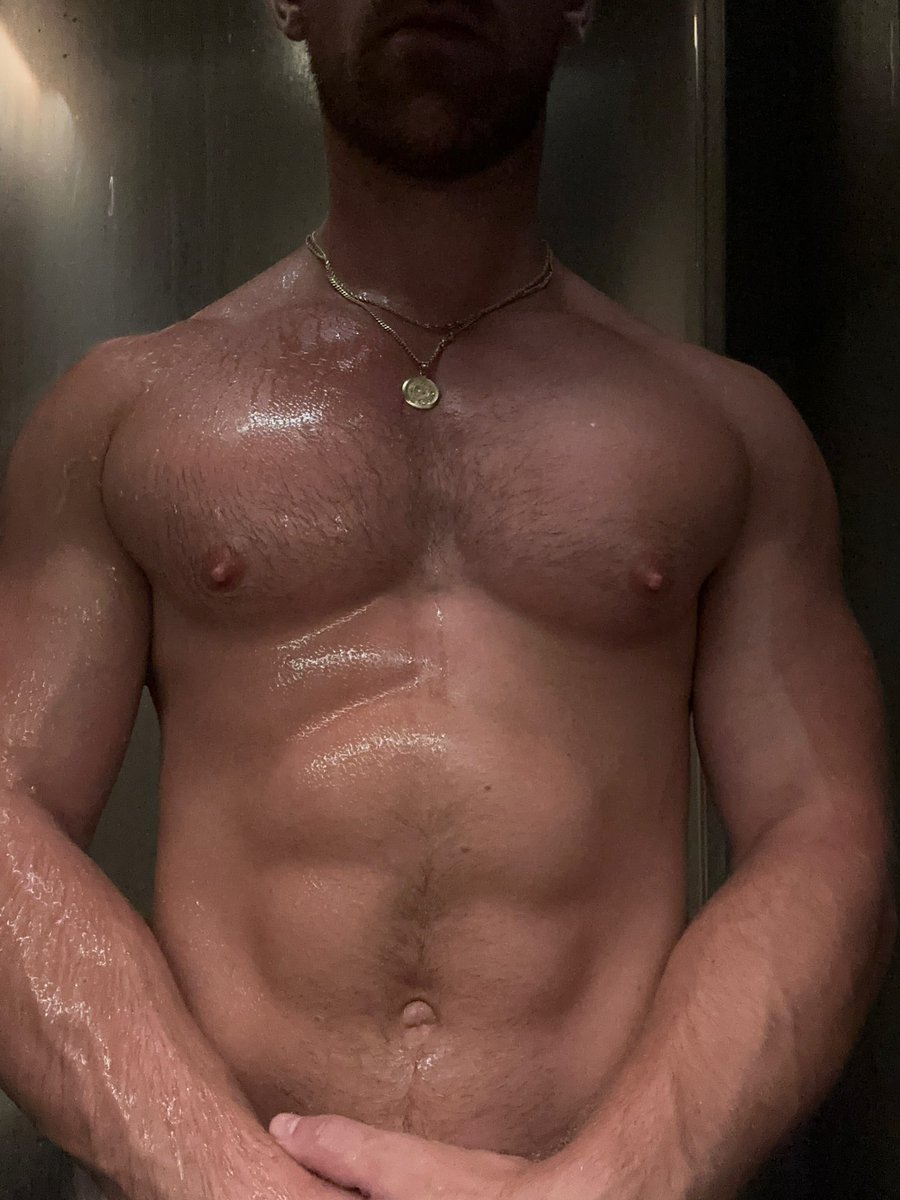 tarnishedalt's tweet photo. moody shower lighting goes hard https://t.co/WapbP6xjDP