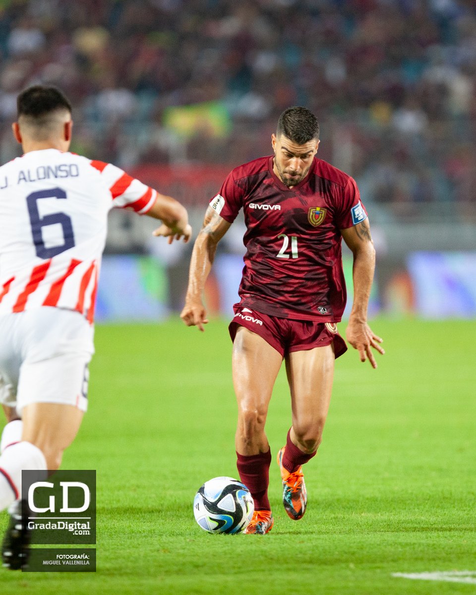 GradaDigital's tweet photo. 🔥🇻🇪 El 21. Alexander. El de Catia. El MEJOR #Vinotinto de la doble fecha

Lo elegimos como el Jugador más destacado @harinamicaela de la 1era fecha, y hoy CONMEBOL lo nombra el lateral derecho del XI IDEAL de estos dos primeros encuentros de Eliminatorias.

Bravo @Alexdavid92 🥳 https://t.co/ykZBrb03R8