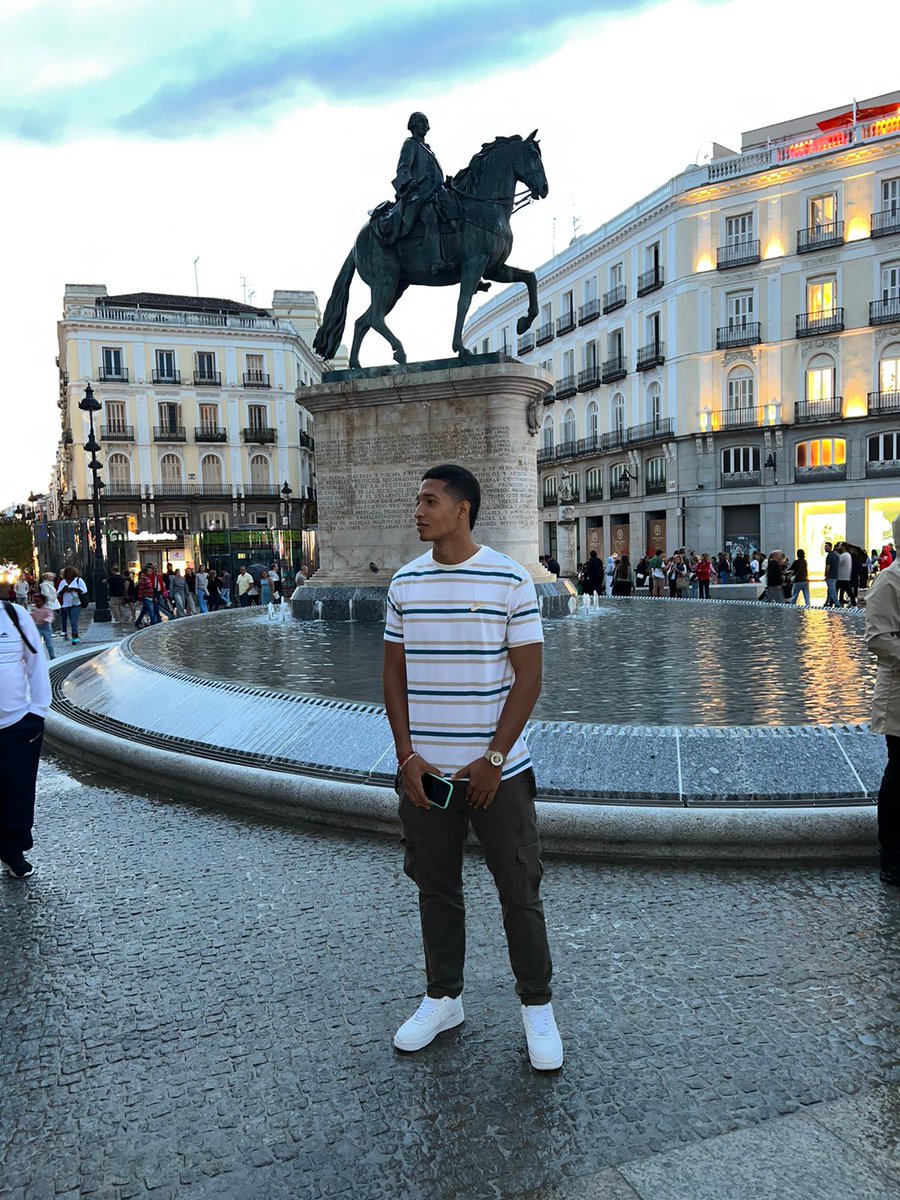 JuanSeAngulo05's tweet photo. Una vueltica por las calles de Madrid

#españa #spain #realmadrid #walking #photography #travel #traveling https://t.co/wUzS6Qm9Tn