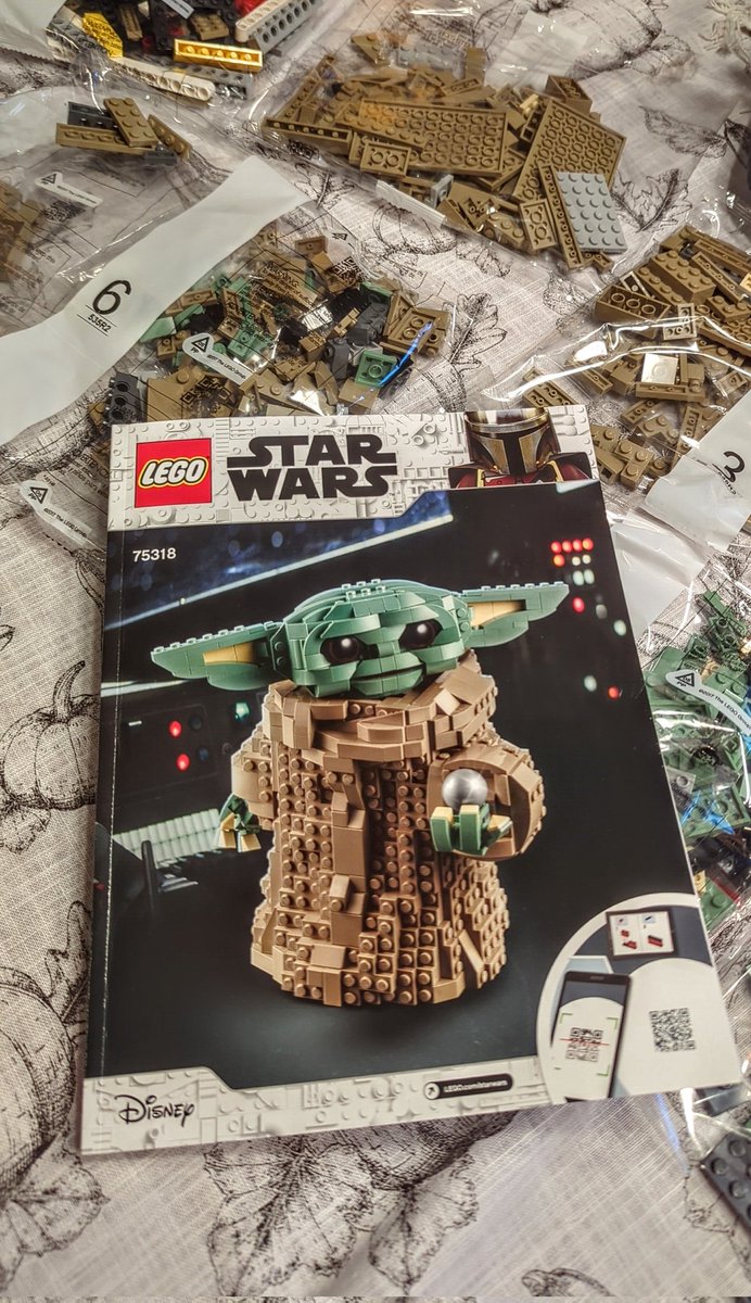 SocialEngrLady's tweet photo. I started my first build tonight. In the chaos of everyday life, I needed something to take my mind off of it all. 

#lego #Grogu #StarWars #relaxation https://t.co/oa6fYkLKGH