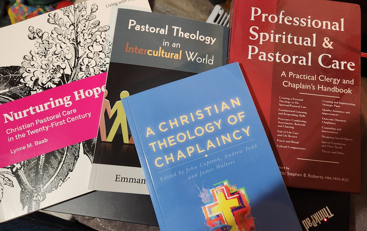OntarioKelli's tweet photo. #POstables For 28 years (28!!!) the call to chaplaincy has been there. Thankfully God is so patient as He watched me forge my own way. He never stopped asking. I finally listened and said yes! #fulltimestudentfulltimework #boothUC https://t.co/jIGCys0LU1