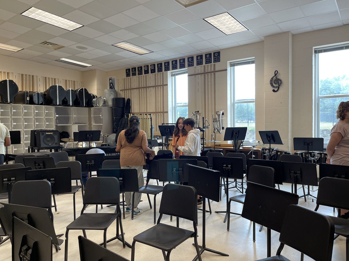 OrchestrasPride's tweet photo. First day of the Orchestra Club at Salem Middle! I’m so proud of GHHS students for stepping out and doing this. @ghhsorchestra @OrchestraGHHS @Green_Hope_High @Ms_Cleveland https://t.co/nZ5kmKGeOg