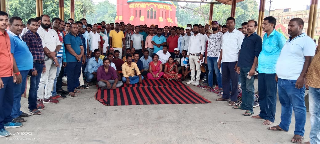 AIRAAAOFFICIAL's tweet photo. Appreciation post for SR ICF &amp; Jamalpur Bihar Team👏🫡

Despite all the obstacles... 
you persisted, 
you never quit, 
you persevered, 
you kept going, 
you stayed on course.. 
You prevailed.....
We are so proud of you .
AIRAAA Applauds..🫡
#GMPower_4_RailCCAA

~ @gautamhere_ ✍️ https://t.co/0wlo5fC653