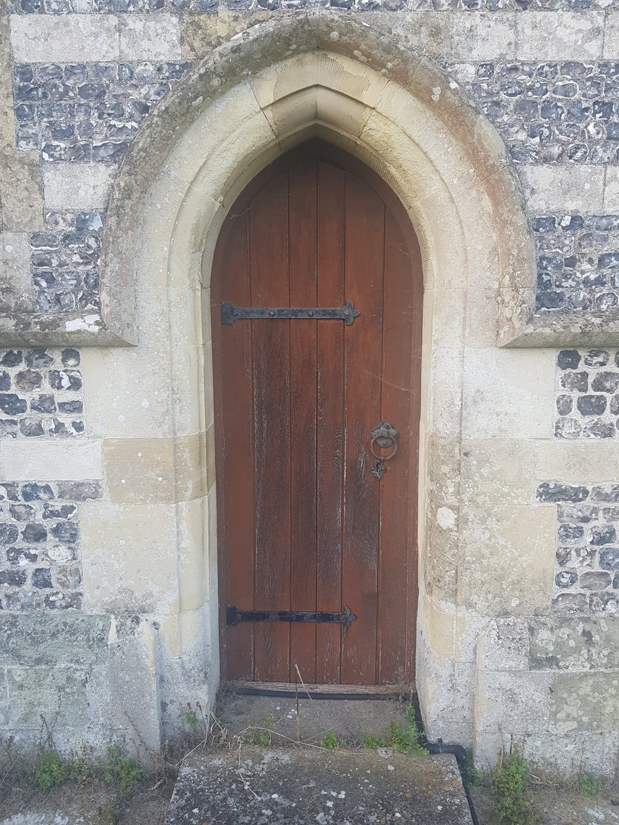 TheHistoryMouse's tweet photo. Rather understated door to chancel at #SteepleLangfordChurch, set into lovely coursed flint and dressed stone south wall. The Victorians did a nice job of this one #AddorableThursday https://t.co/RGNxNtYAGQ