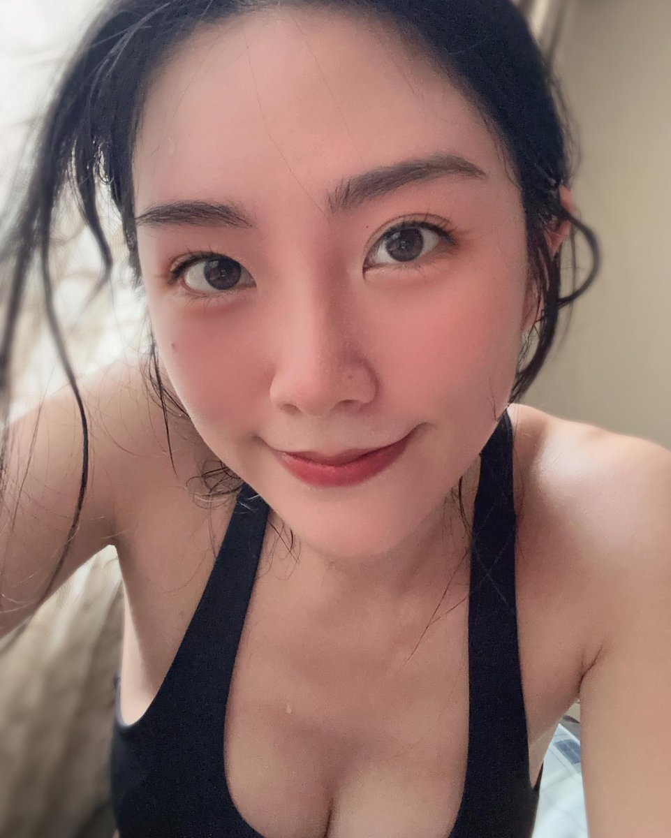 GemmaGolds13230's tweet photo. 要一起運動嗎🙄 https://t.co/0TBeyKz9WZ