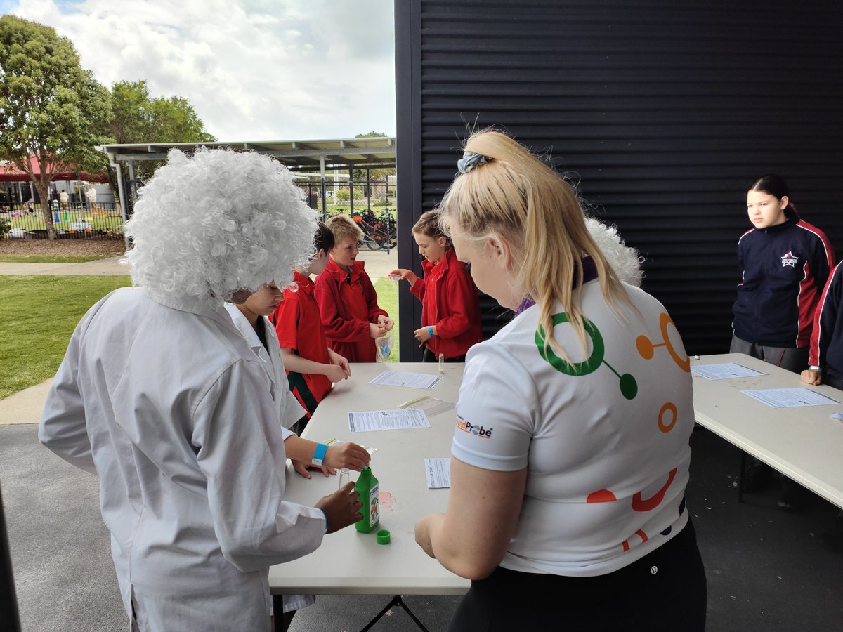 WOSQld's tweet image. Students also participated in DNA and food web ecology workshops. Thank you to the 14 Young Science Ambassadors from @UQ_News, @QUT and @Griffith_Uni for joining us on the day. (3/4)

#STEM #Science #wonderofscience #STEM_workshops #conference