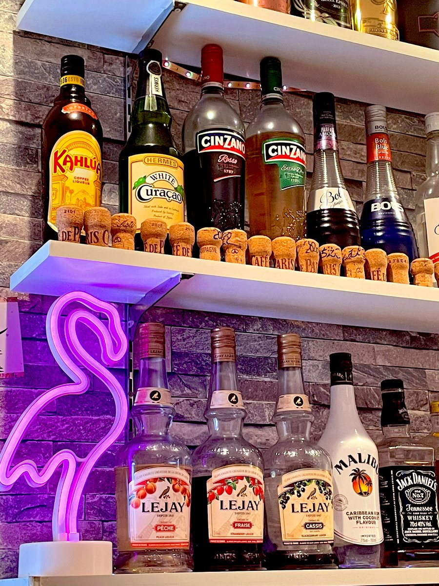 こんにちはReinaです🧚‍♀️✨

🦩本日の営業時間🦩
　昼11:30〜14:00
　夜18:00〜24:00
★ラストオーダー23:00

スタッフチャレンジマッチ🔥
501で1本勝負‼️お一人様1回まで🎯勝ったお客様は好きなお酒＆ドリンク1杯GET🍸

FlamingoReborn🦩も
来月で４周年となります🤩
イベント等も考え中です💡