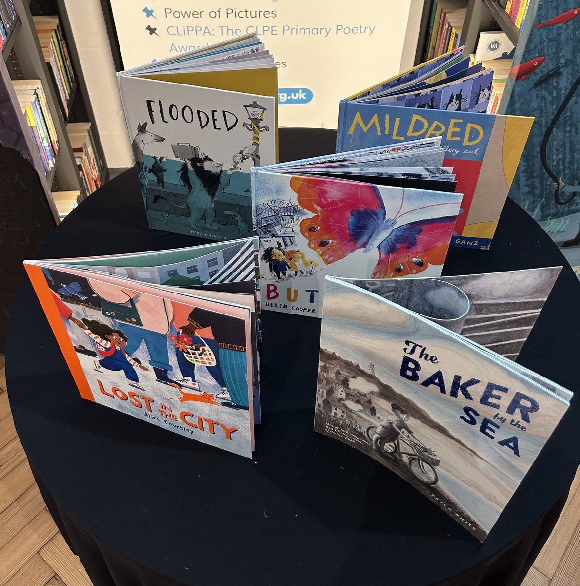 jejr100's tweet photo. What a delight is the @KlausFluggePr at @clpe1's #LiteracyLibrary: welcomed by @storyriver, MCd by @ReeceAndrea with The Eponymous Living National Treasure on hand to distribute prizes where every shortlistee — introduced by @LydiaMonks and @Josephnamara — is a winner. https://t.co/FwvWGGmJxB