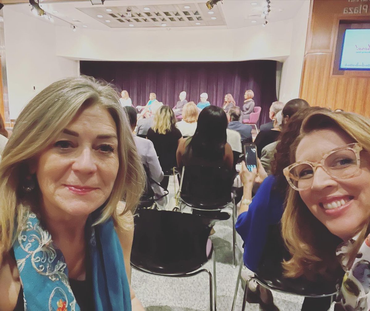 EvelynPR's tweet photo. We feel great pride to see @amhistorymuseum recognize our #latinasinjournalism: @marilysllanos @iliacalderon @mariaesalinas & other trailblazers. We commend our #Latina journalists. #Journalism is not only a profession. It is a vocation. With la #LatinadeCorazon, @MicheleManatt. https://t.co/y5IyrNOtZP