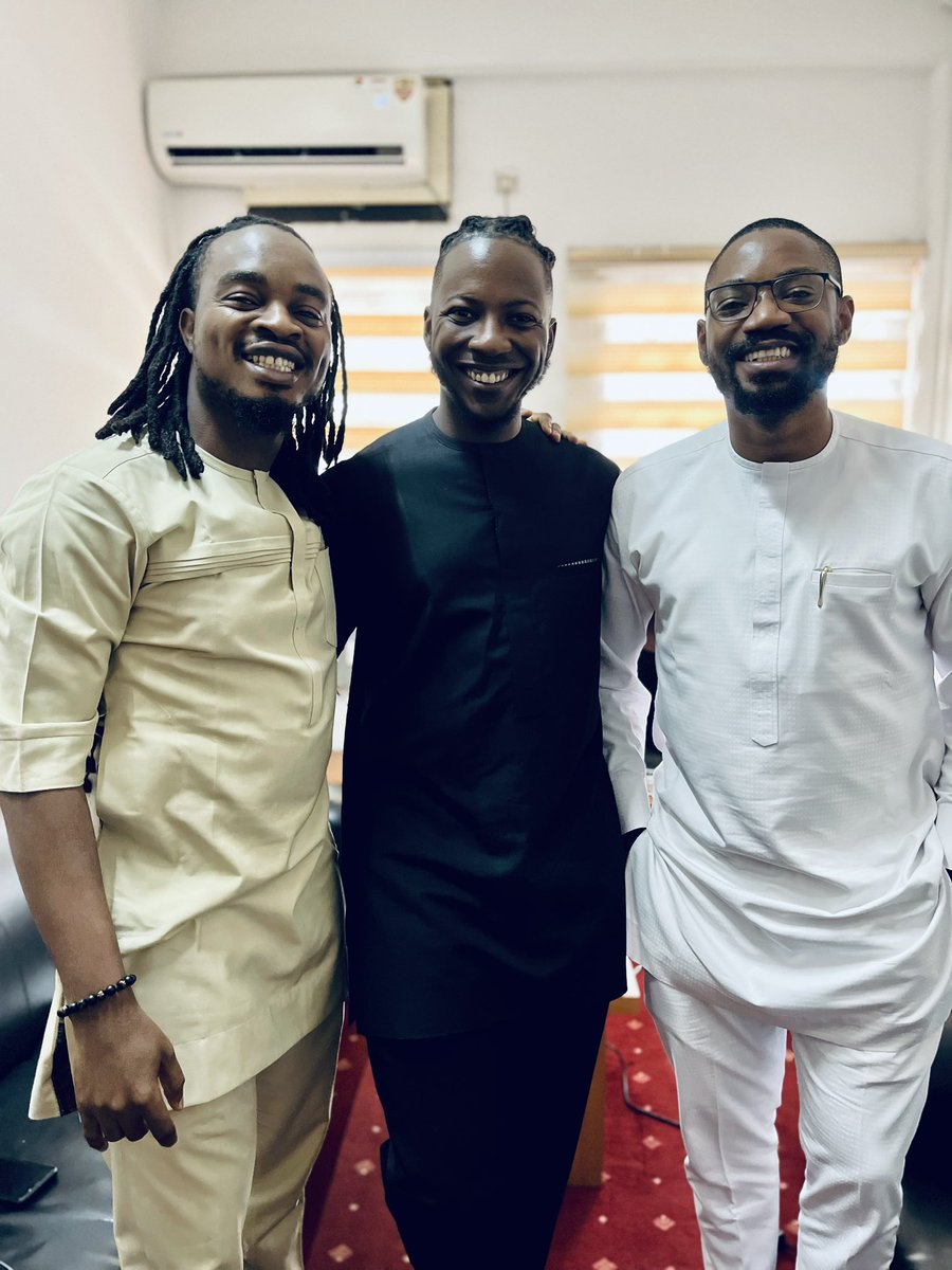 thatvictorbk's tweet image. One thing I love about visiting Abuja is being able to practice this thing they call ‘work life’ balance.  Brief meetings at the world bank, FmENV and my brothers at the office of @bosuntijani - and I still get to put in my 2 minutes for @PremiaBN #30dayplankchallenge