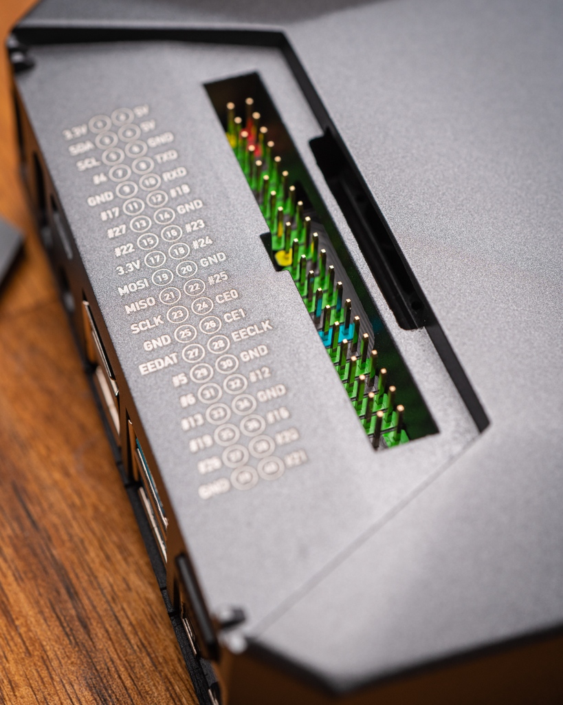CoreElecAU's tweet photo. Elevate your Pis style and maintain optimal temperatures with the #ArgonOne V2 case for #RaspberryPi 4. Sleek design, superior passive cooling, and an in-built fan. The cherry on top is the included daughter board that expands both HDMI ports to full size. https://t.co/grXI39vixO https://t.co/d5813HwfX3
