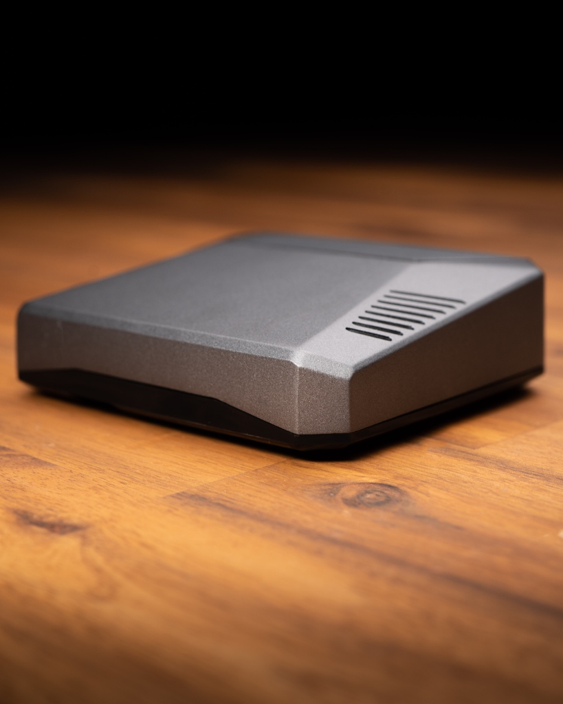 CoreElecAU's tweet photo. Elevate your Pis style and maintain optimal temperatures with the #ArgonOne V2 case for #RaspberryPi 4. Sleek design, superior passive cooling, and an in-built fan. The cherry on top is the included daughter board that expands both HDMI ports to full size. https://t.co/grXI39vixO https://t.co/d5813HwfX3