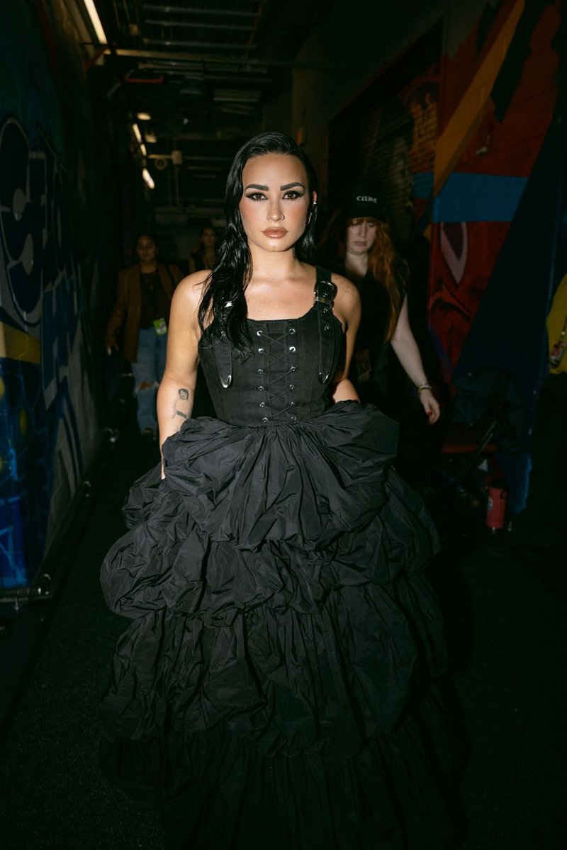 IslandRecords's tweet photo. In case you wanted a sneak peak at @ddlovato’s #VMAs experience with @harpersbazaarus 👀 https://t.co/iSl0AWWnVD