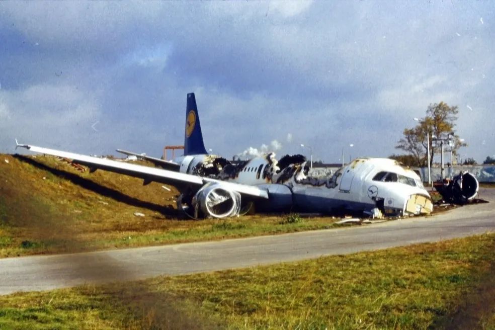 OTD in 1993: Lufthansa Flight 2904, an Airbus A320, crashes in