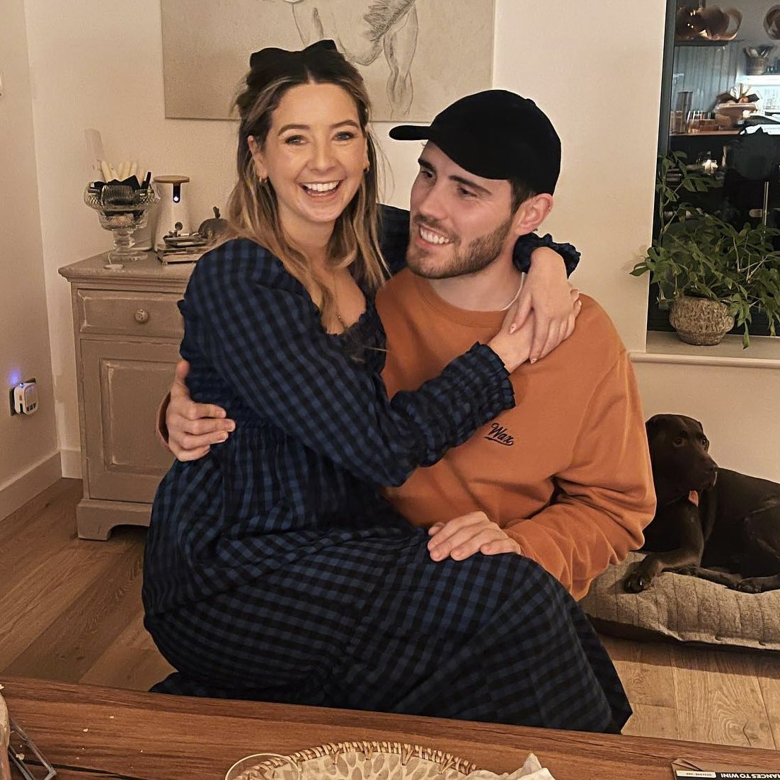 YouTube couple Zoe Sugg and Alfie Deyes announce their engagement after 11  years together. 💍, image size:1102x1102