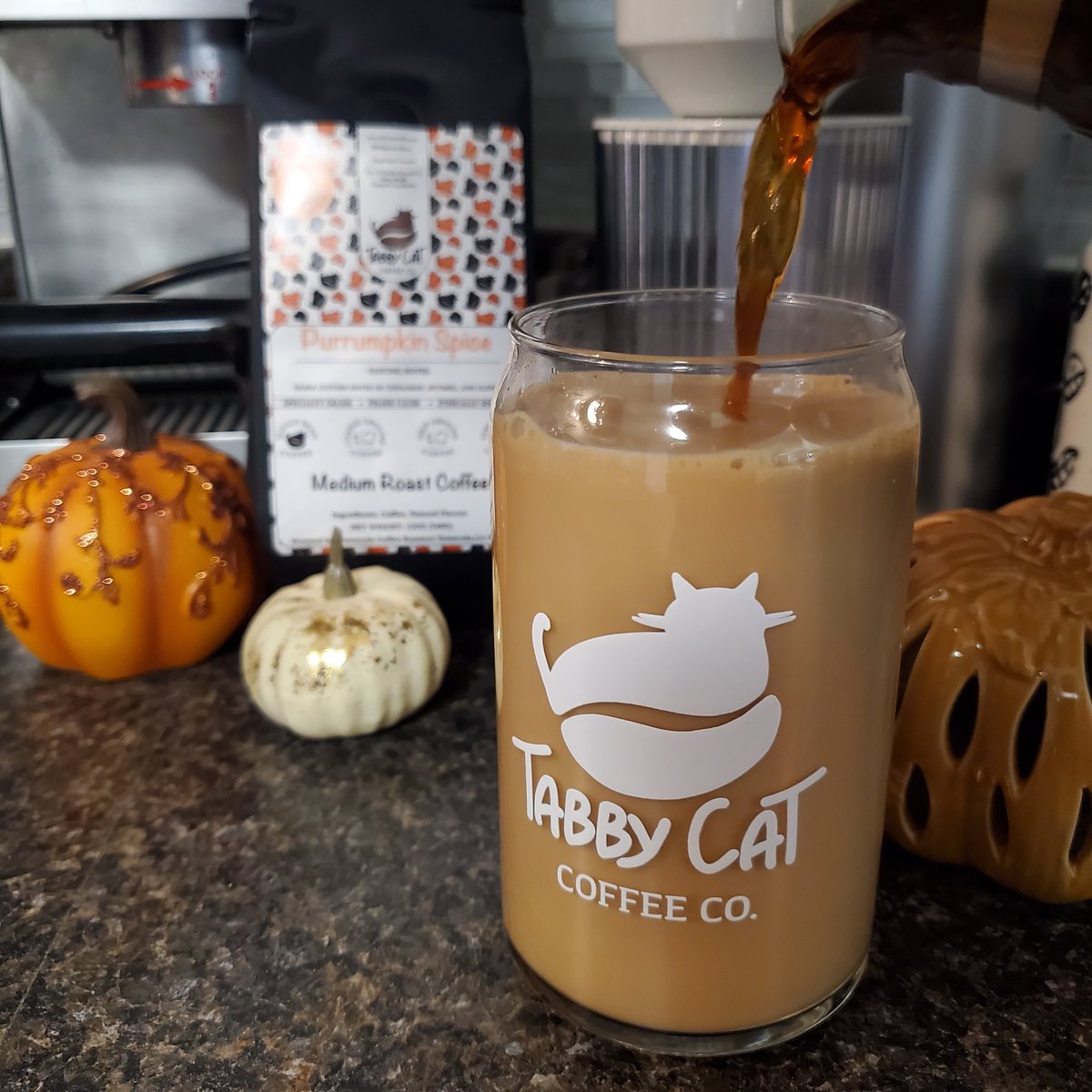 🎃 #pumpkinspice season is here! 

#pumpkinspicecoffee #AutumnIsComing #Coffee #tabbycatcoffee #tabbycatcoffeeco #catsandcoffee #CatsOfTwitter #ilovecats #felinemedicine #veterinarians #vettechs #CatsAreFamily #felinehealth #CoffeeTime