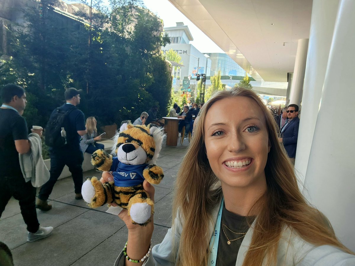 Having fun with the Validitiger <a href="/Dreamforce/">Dreamforce</a>! <a href="/TrustValidity/">Validity</a>