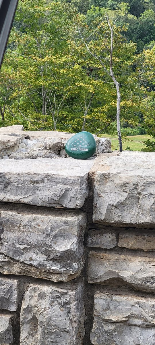 4WARDproject's tweet image. This rock for Eric was found at Clays Ferry Overlook in Richmond, KY by Angie &amp;amp; Gene Waggoner, who took it with them to Midway, Kentucky. 💚➡️ To place a rock somewhere in the world to help our efforts to stop military/veteran suicide, go to 4wardproject.com/store.html 🇺🇸 #end22aday