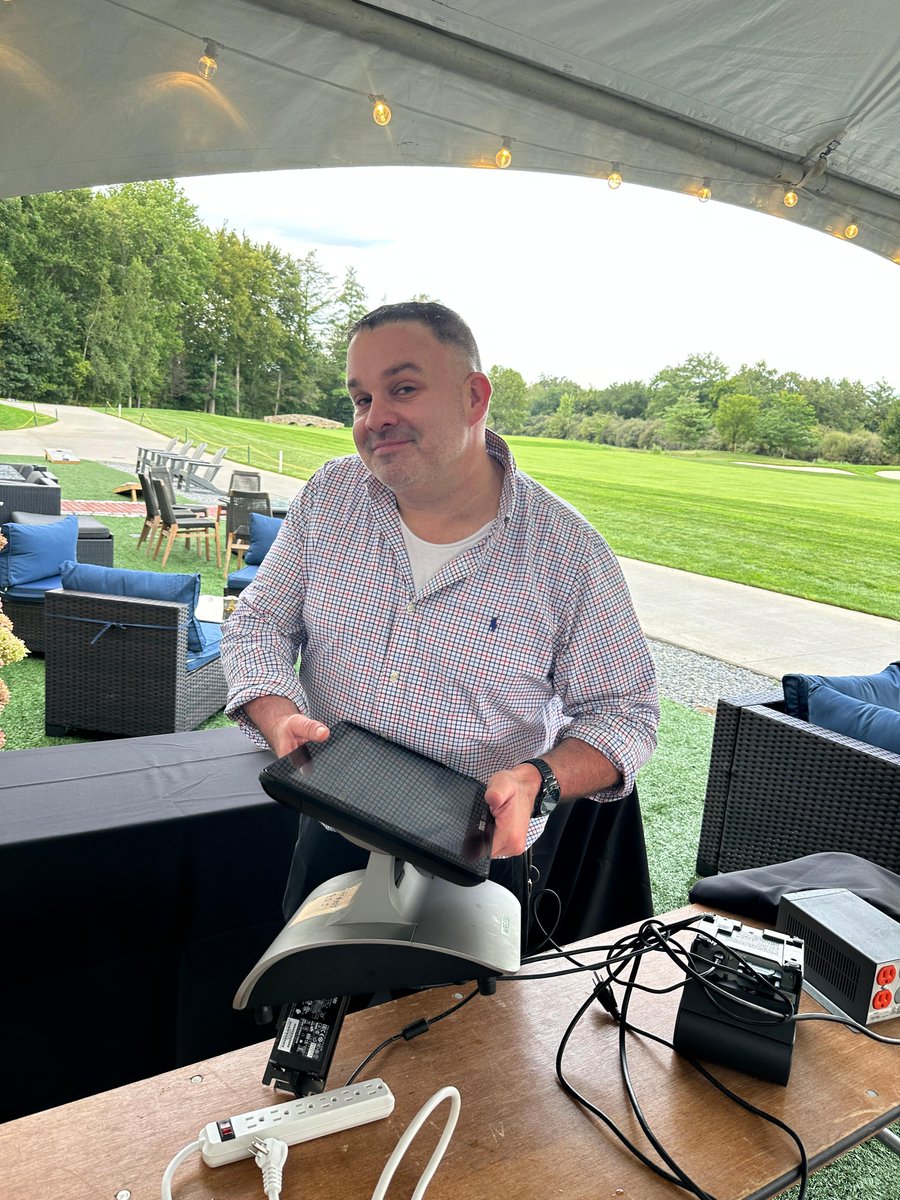 🎉 We're LIVE at Weathervane Golf Club for our Best of South Shore Bash with @SouthShoreHLS—tonight we celebrate all the local business winners! Let's show Weathervane some love for all their hard work setting up—they deserve it! #bossbash #golf #winners #localbusiness 🙌
