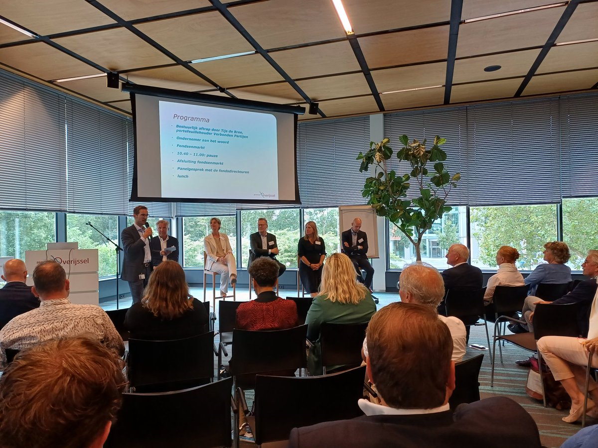 Statenleden van <a href="/ProvOverijssel/">Provincie Overijssel</a> maken kennis met de Overijsselse fondsen die investeren in beginnende en innovatieve bedrijven. Ook mooie voorbeelden erbij gezien. <a href="/EnergiefondsOV/">EnergiefondsOV</a> <a href="/wadinko/">Wadinko</a>