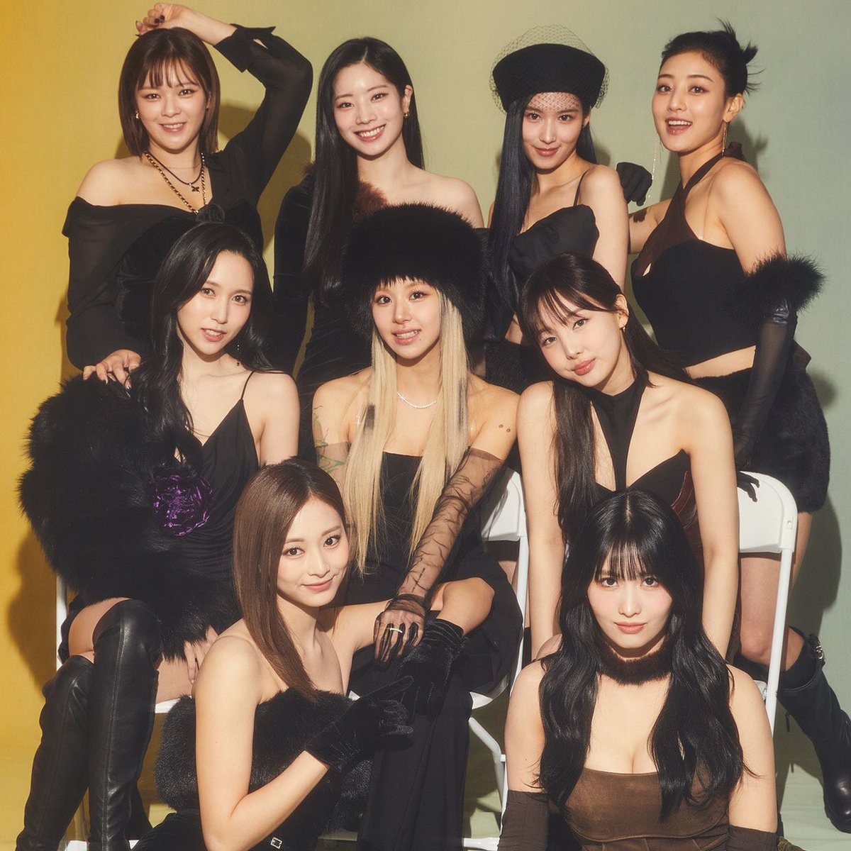 TwiceSupport_MX's tweet photo. [📉][INFO]

Las preventas de @JYPETWICE para el concierto “READY TO BE World Tour” en el Foro Sol en México están oficialmente AGOTADAS! 🇲🇽

Se vendieron más de 45.000 entradas en poco más de una hora

#TWICE_5TH_WORLD_TOUR #TWICE #트와이스 https://t.co/l2EtsjwB7A