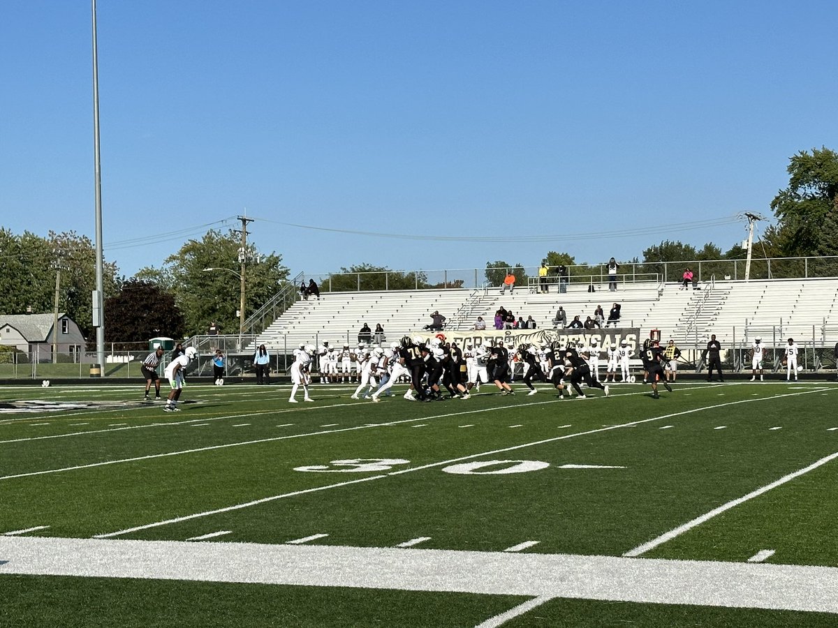 OFHSAthletics's tweet photo. F/S Football is underway!! Bengals are taking on the Hawks for a 228 matchup! ๐ฏ๐ #LetsGoBengalsโ https://t.co/qnevn3iXSJ